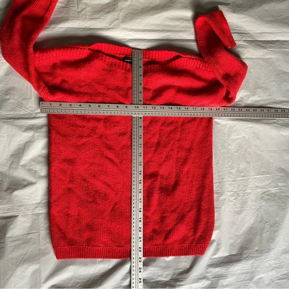 ๐น NWT Red Knit Elegance from Banana Republic Womanโs Size Small๐น - Picture 10 of 10